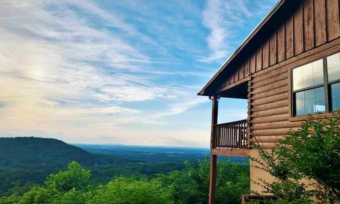 Sevierville Cabin | Amazing Fall Views! Cozy Cabin, HotTub near Pigeon Forge🎡& Gatlinburg⛰️
