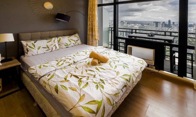 Downtown Apartment | Amazing Gramercy Makati Upper Floor Studio 5918