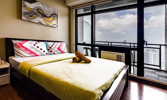 Downtown Apartment | Amazing Gramercy Makati Upper Floor Studio 5507