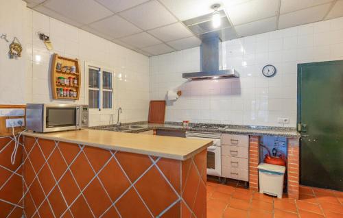 Jerez de la Frontera House | Amazing Home In La Barca De La Florida