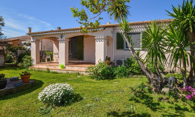 Borgo House | Amazing home in Borgo with kitchen