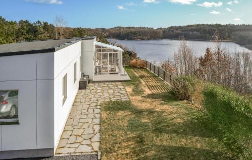 Lillesand House | Amazing Home In Brekkestø With Wifi