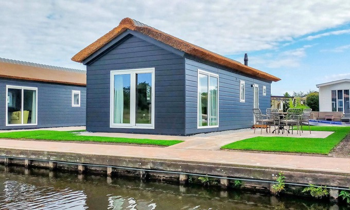 Giethoorn House | Amazing home in Giethoorn with WiFi