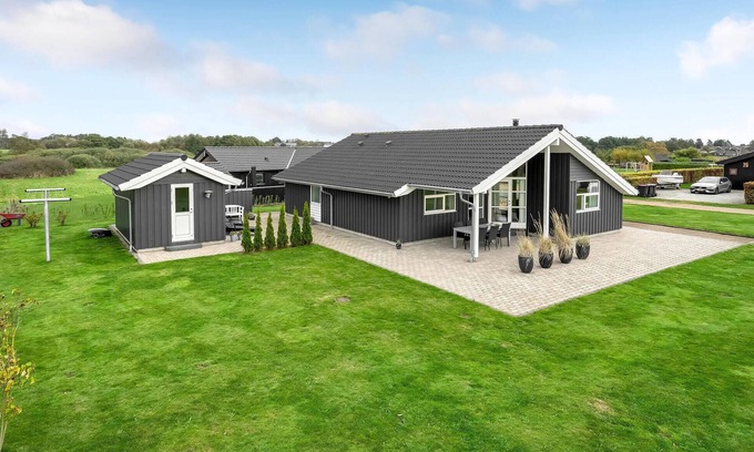 Flovt Strand House | Amazing home in Haderslev with sauna