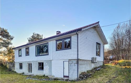 Kvinnherad House | Amazing Home In Hatlestrand With Wifi