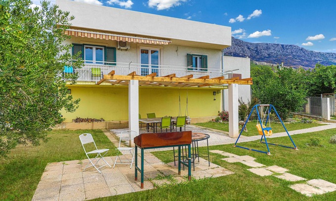 Kastel Gomilica House | Amazing home in Kastel Gomilica