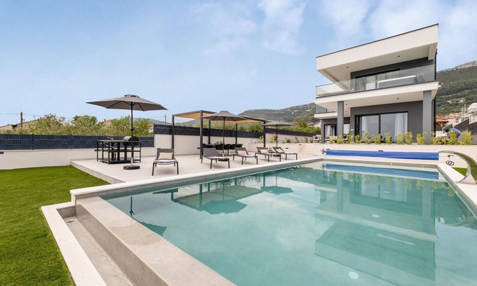 Kastel Stari House | Amazing home in Kastel Stari with sauna