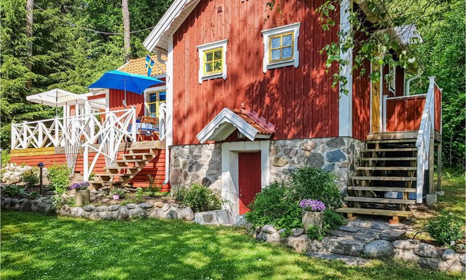 Sollebrunn House | Amazing Home In Sollebrunn With Wifi