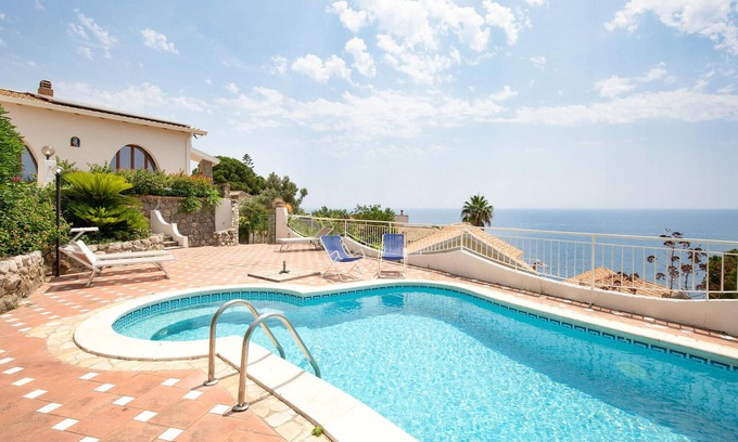 Santa Maria del Mare Torrazzo House | Amazing home in Staletti with WiFi