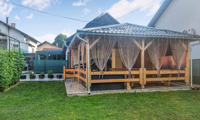 Velika Gorica House | Amazing home in Velika Mlaka with WiFi