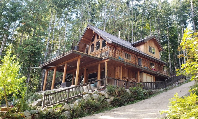 Sproat Lake Cabin | Amazing Lake Front Log Cabin on Sunny Sproat Lake