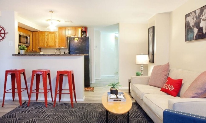 Shaw House | Amazing Logan Circle 2 Bdrm Bsmt Apt/Convention Center.