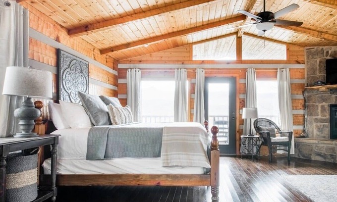 Gatlinburg - Pigeon Forge Cabin | Amazing Mt. LeConte Views/Gatlinburg Log Cabin