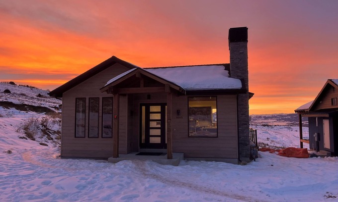 Eden Cottage | Amazing new 2-bedroom w/loft modern cabin in Eden, in Wolf Creek, at Powder Mtn