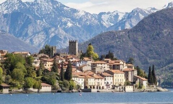 Santa Maria - Rezzonico Apartment | Amazing & New Apartment On Castle Square - Lake View & Internet WI-FI free