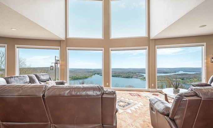 Mountainside House | Amazing Panoramic Lake Views, Hot Tub, Pool Table, & More