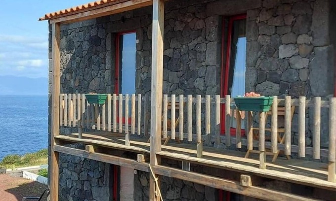 Sao Roque do Pico House | Amazing Quadruple Room with Sea View in Sao Roque do Pico