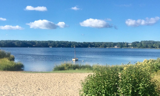 Yarmouth Port House | *Amazing SALTWATER FRONT on Follins Pond! * 4bdrm/2bth