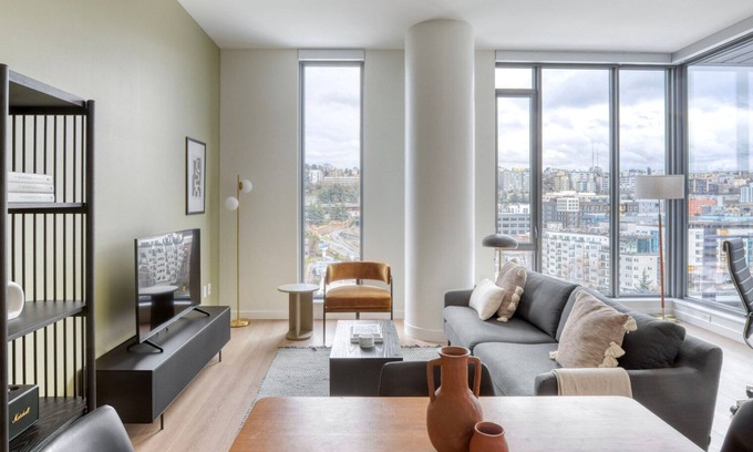 South Lake Union Apartment | Amazing South Lake Union 2BR w/Gym & Roof, nr restaurants, by Blueground