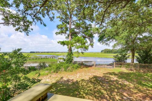 Tranquil Harbour House | Amazing Views! One More Day Escape on Oak Island