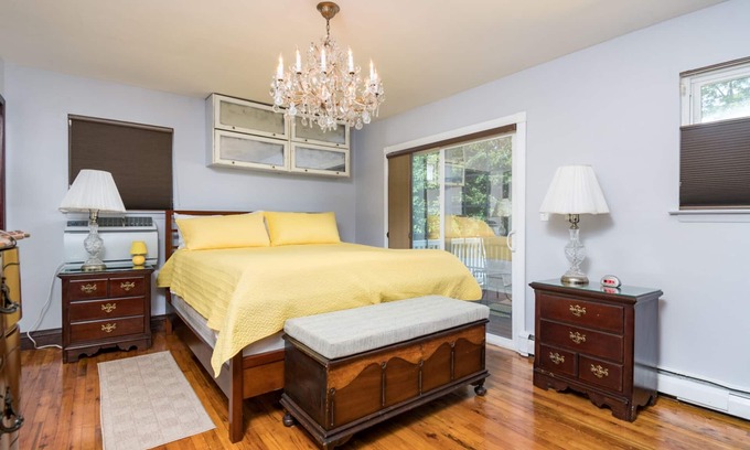 East Massapequa House | AMAZINGLY RELAXING 2nd floor - full 2 BR/Bath/Full kitchen/Diswasher