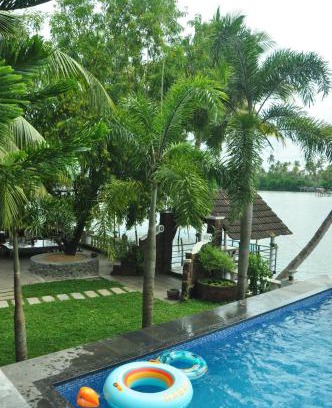 Kuzhuppilly House | Ambadi's villa -Lake view resort
