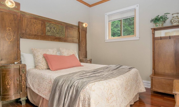 Newaygo Apartment | Ambassador Suite at Newaygo Bed & Breakfast