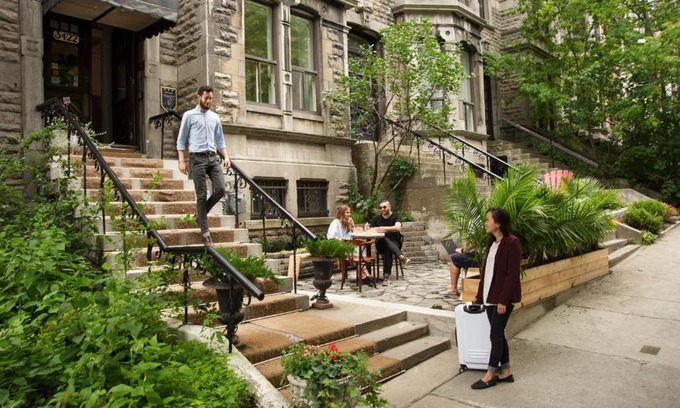 Downtown Montreal Hotel | Ambrose House & Cafe - SELF CHECK-IN GUESTHOUSE