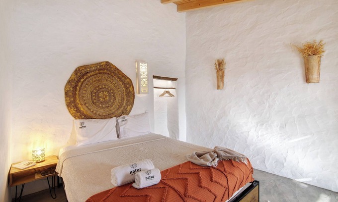 Alta Mora Apartment | 'Amêndoa Duro Amarelo' Room with Mountain View, Wi-Fi and Air Conditioning