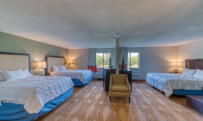Dundee Hotel | American Inn and Suites Dundee