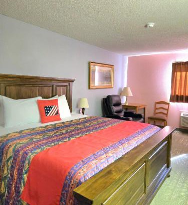 Ozark Hotel | American Inn Ozark
