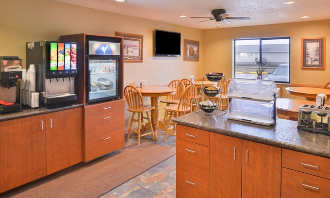 International Falls Hotel | Americas Best Value Inn & Suites International Falls