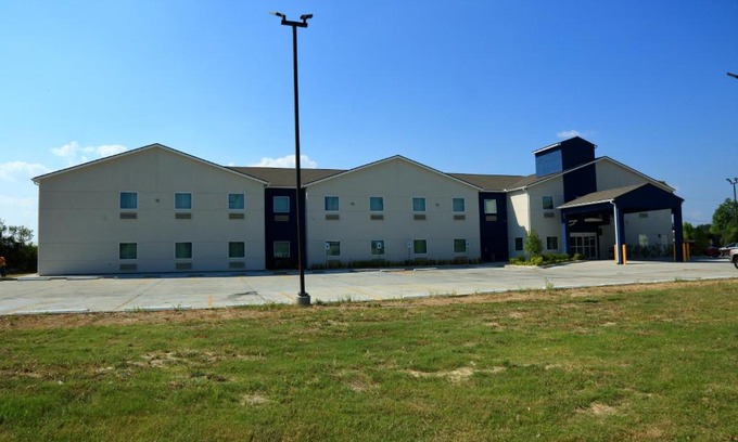 Prairieville Hotel | Americas Best Value Inn & Suites-Prairieville