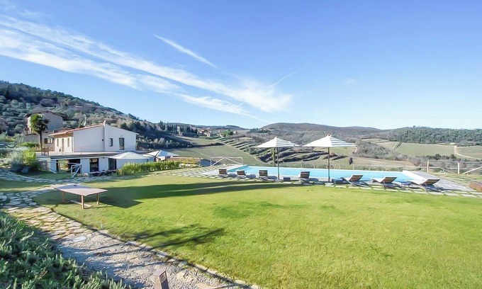 Lucolena Villa | AMORE RENTALS - Villa Mia with Private Pool, Garden, Terraces and Parking