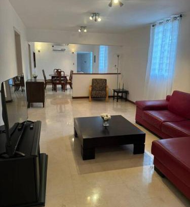 Chacao House | Amplia y moderna casa en Urb Chuao