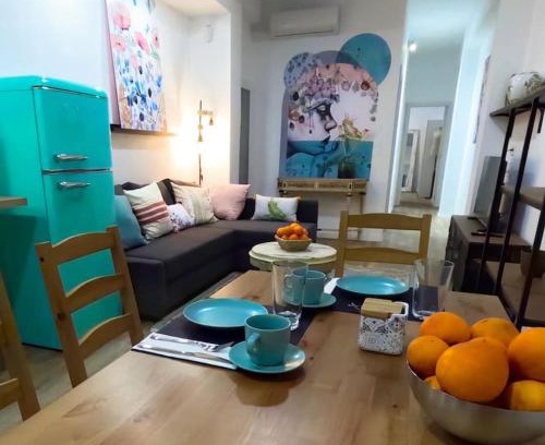 En Corts Apartment | Amplio y colorido piso