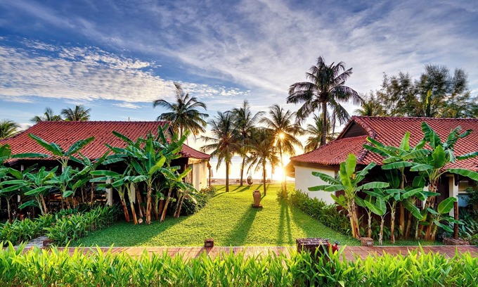 Ong Lang Villa | An exclusive and private boutique villa on the beach