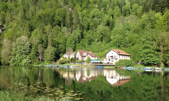 La Chaux-de-Fonds House | An old school with unique charm in the heart of the Doubs Natural Park!