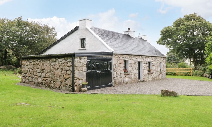 Rossaveel Cottage | AN TEACH BAN, family friendly in Rossaveel, County Galway