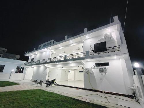 Varanasi House | ANAND BHAWAN Aj