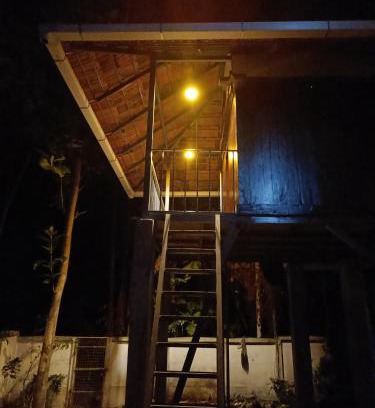 Vaikom Hotel | Anandam Woods - A Heritage single Room for couple-small family