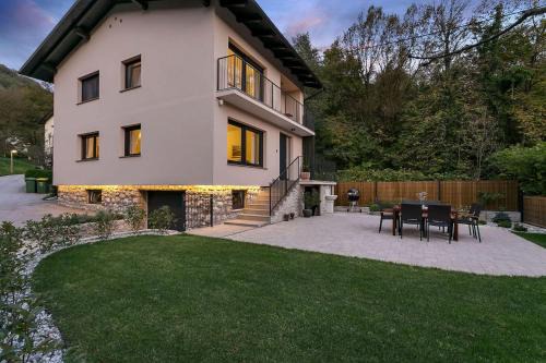 Lasko House | Angel Boutique Home - Entire premium house