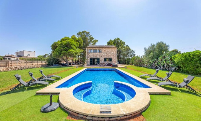 Campos Villa | Angela