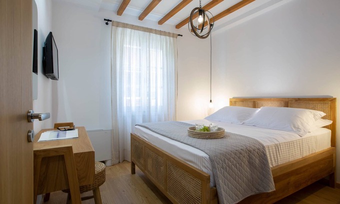 Lefkada House | Angestrale Wood-Cosy Apartment in the city center