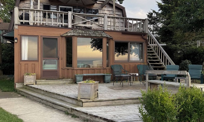 Athol Springs Apartment | Angola on the Lake- Grandview Bay-25 minutes from Highmark Stadium