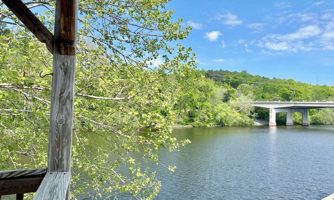 Lorton Apartment | Anne’s Place river view, couples getaway, relax by the water, Historic Occoquan