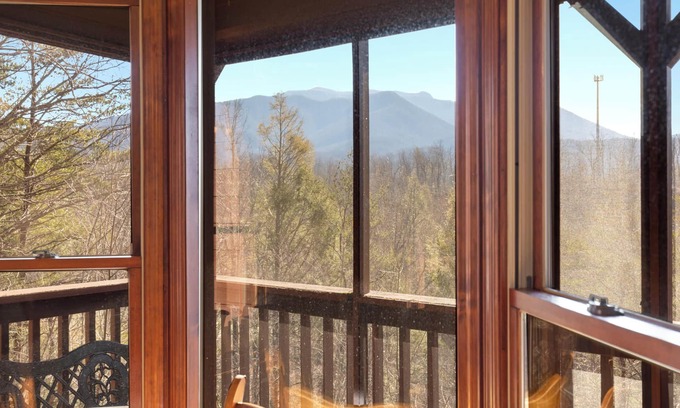 Gatlinburg Cabin | Annie's Smoky View by Jackson Mountain Homes