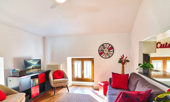 Riva del Garda Apartment | Antico Pozzo Apartment- historical centre- free wi-fi and car park
