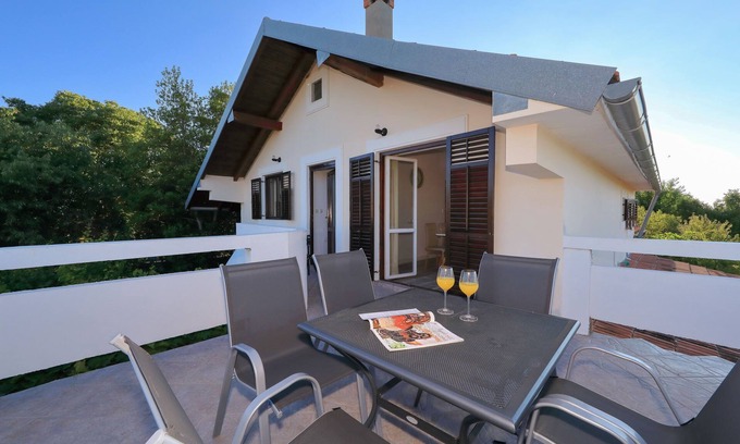 Puljane House | Antona vacation home with pool, balcony and terrace - Antona