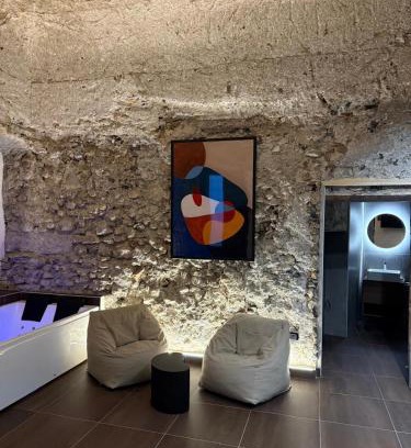 Historical Downtown Salerno Apartment | Antrum Suite
